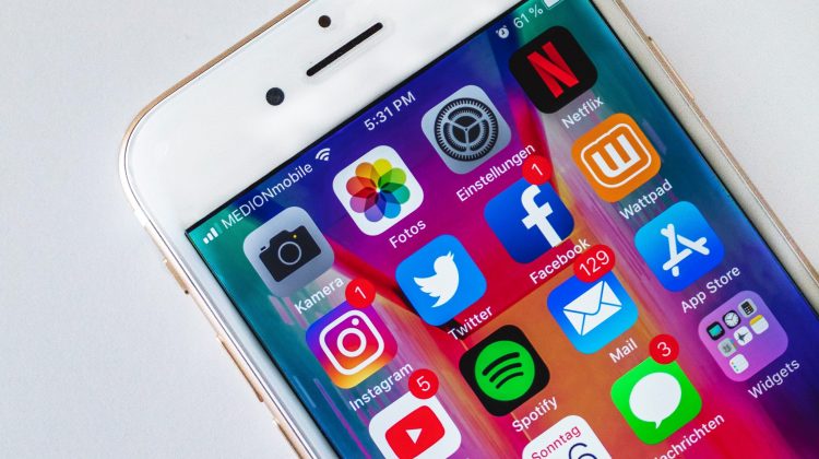 Facebook integrates Messenger with WhatsApp and Instagram